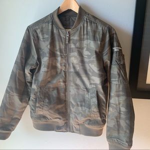 Abercrombie & Fitch Kids 13-14 Camo Bomber